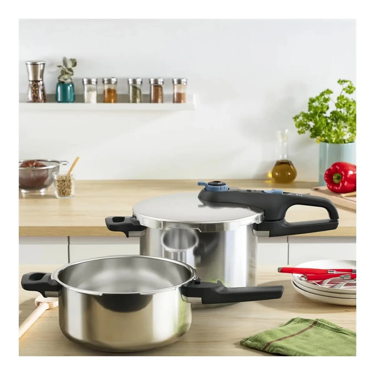 TEFAL Ekspres lonac Trendy Aqua Blue P2584301, Set 4L+6L, 2 programa kuhanja, Sigurnosni sistem u 5 tačaka, Svi izvori toplote uključujući indukciju