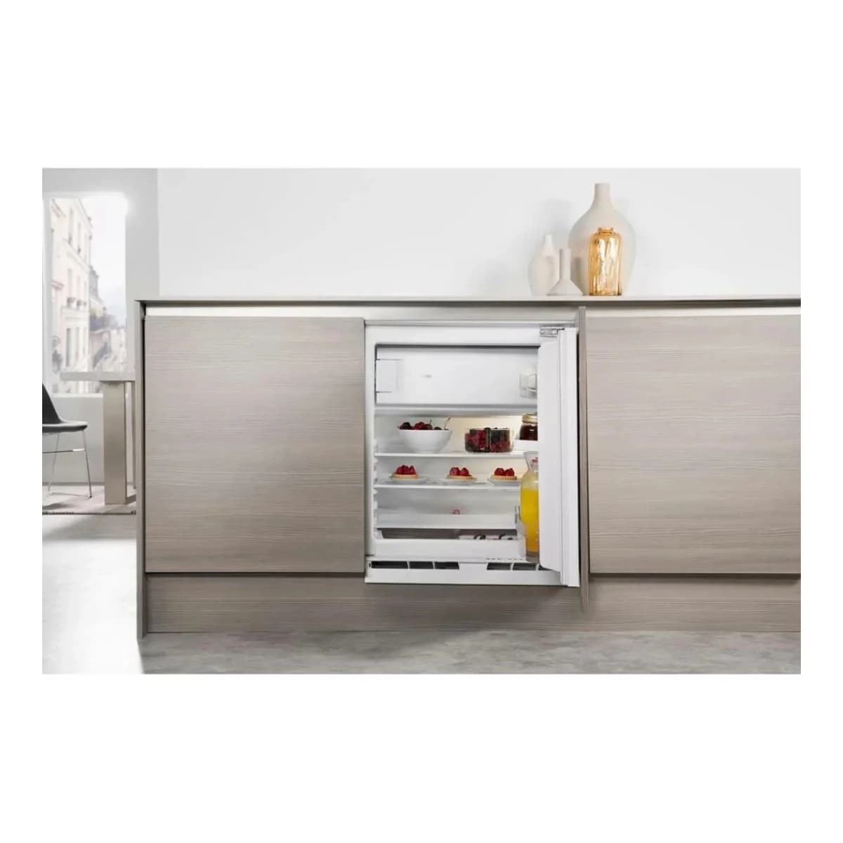 WHIRLPOOL Ugradbeni frižider ARG 590, 126 L, Širina 59.6 cm, Visina 81.5 cm, Zamrzivač 18 L