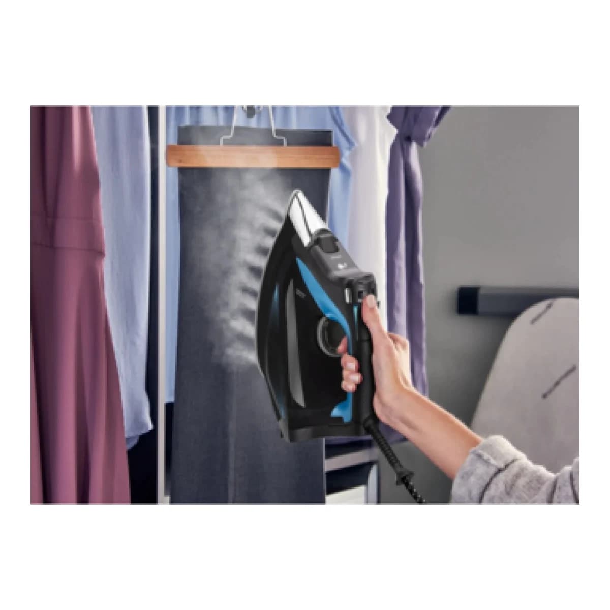 ROWENTA Pegla DW5310D1, 180 g/min Steam Boost, Vertikalno peglanje, Kontinuirana para