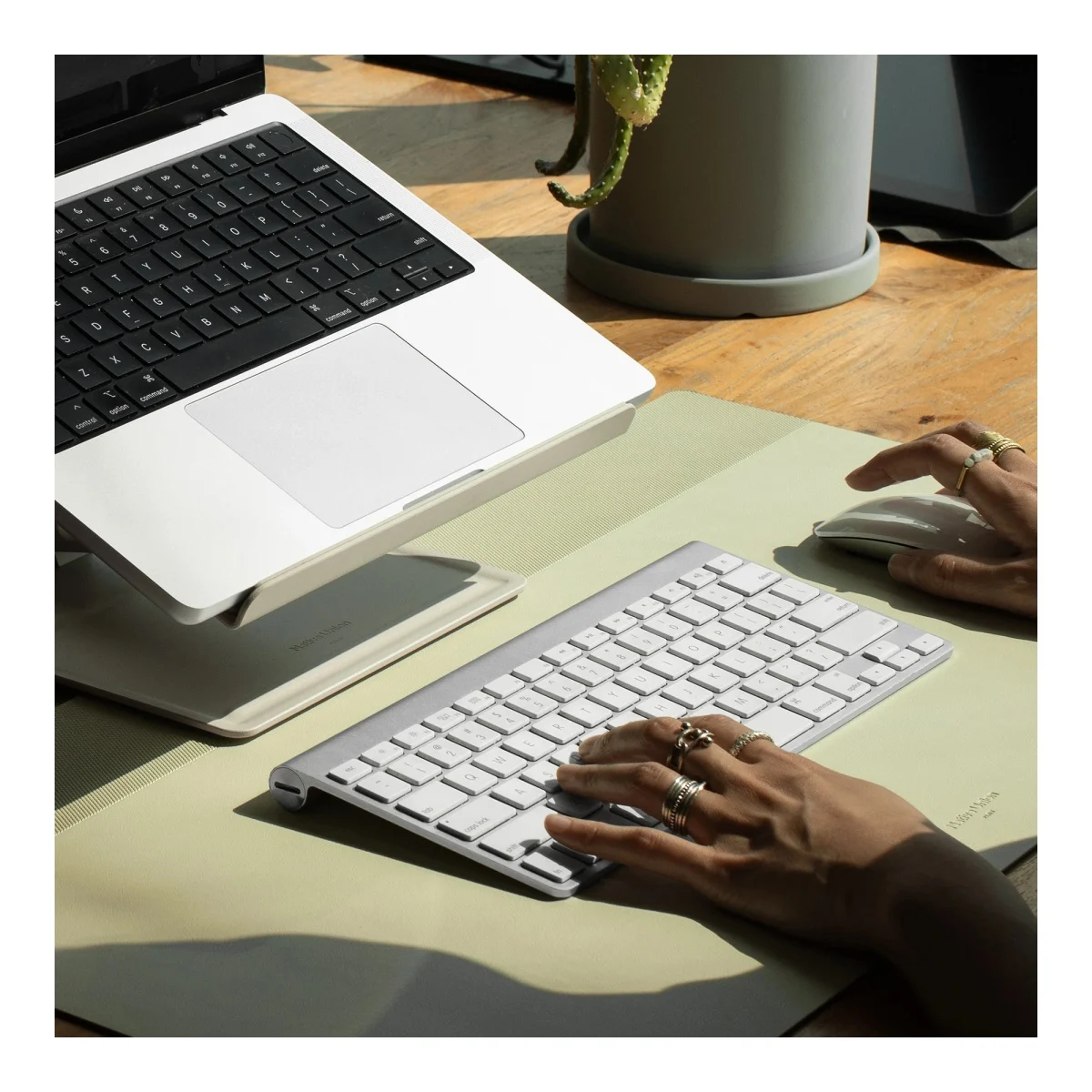 NATIVE UNION Stalak za Laptop Home, Sandstone