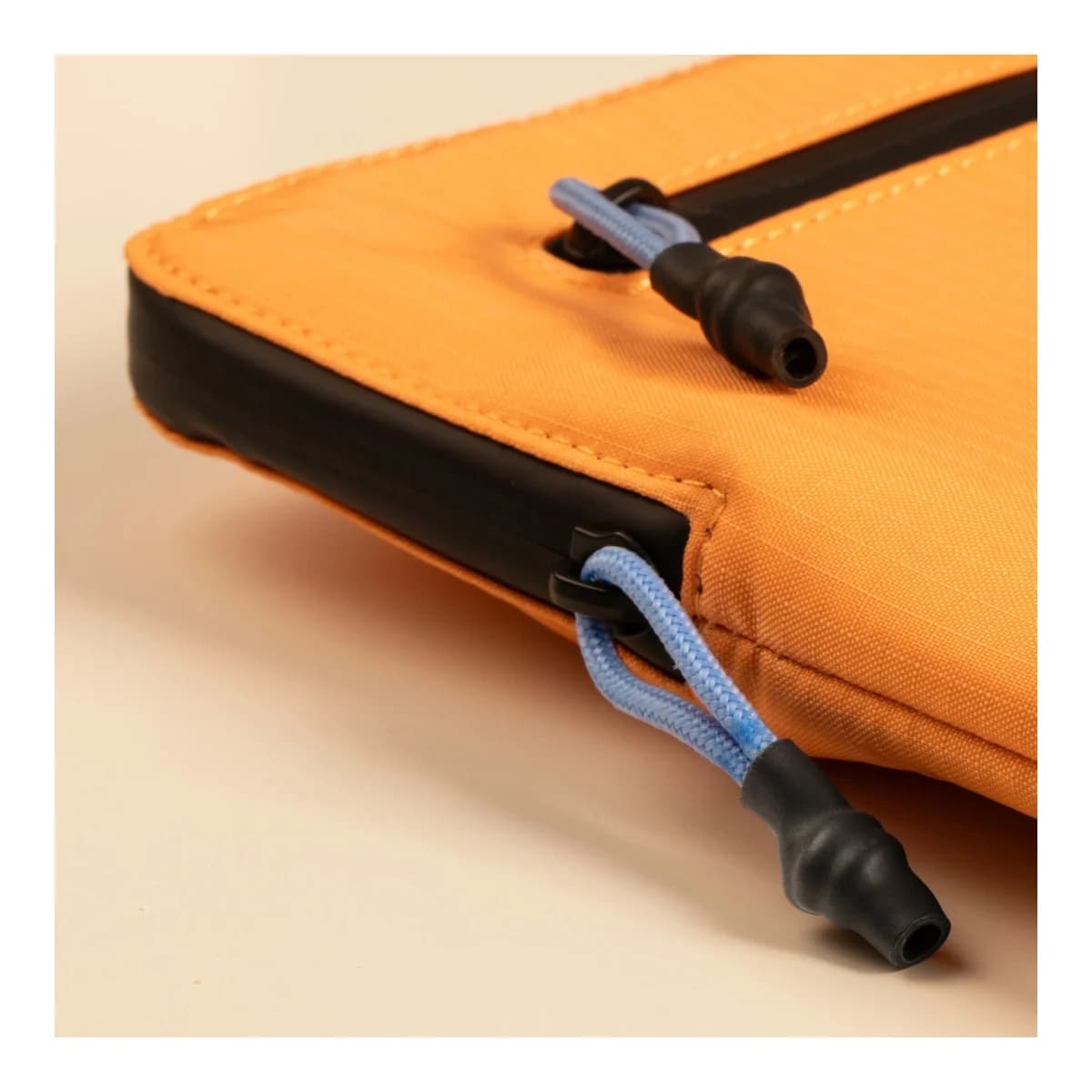 NATIVE UNION Futrola Ultralight Sleeve, za MacBook 13", Apricot