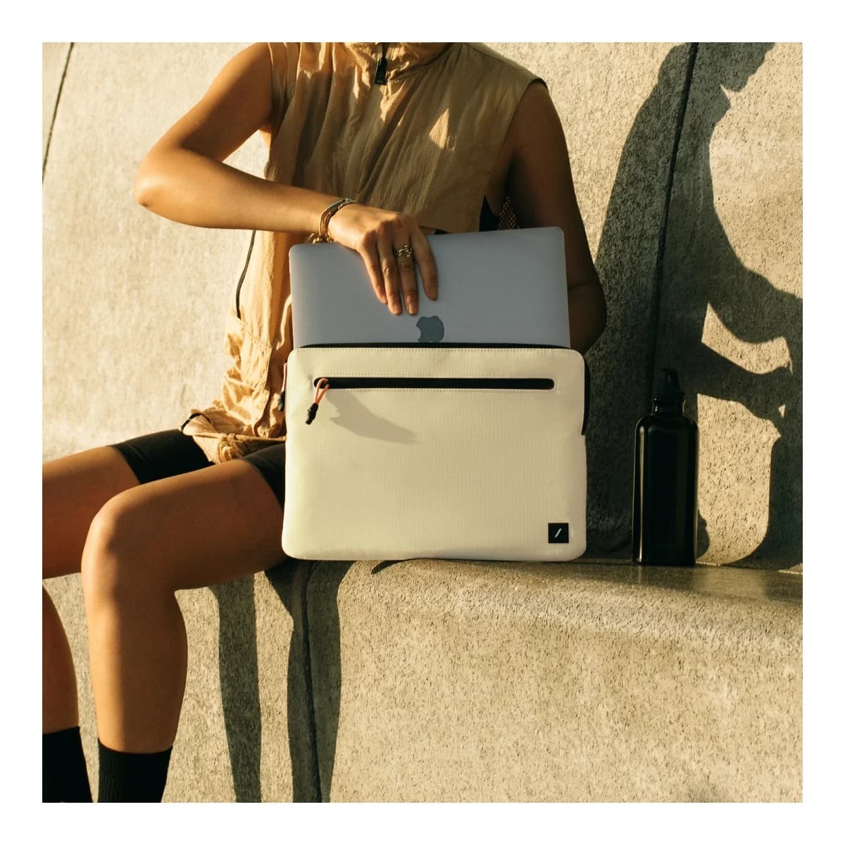 NATIVE UNION Futrola Ultralight Sleeve, za MacBook 16", Sandstone