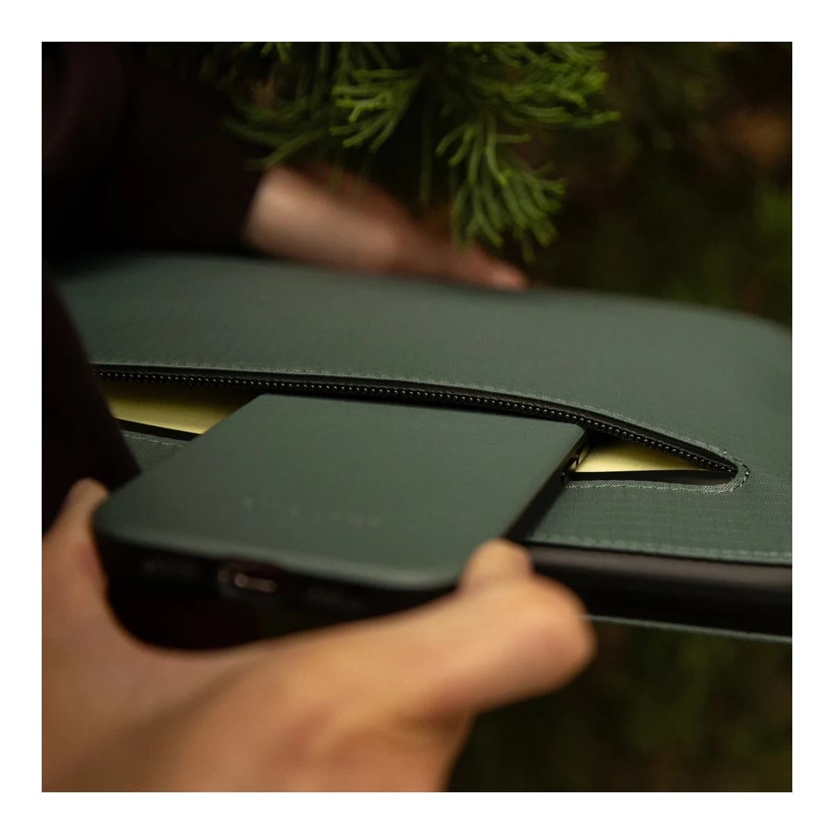 NATIVE UNION Futrola Ultralight Sleeve, za MacBook 16-inča, Slate Green