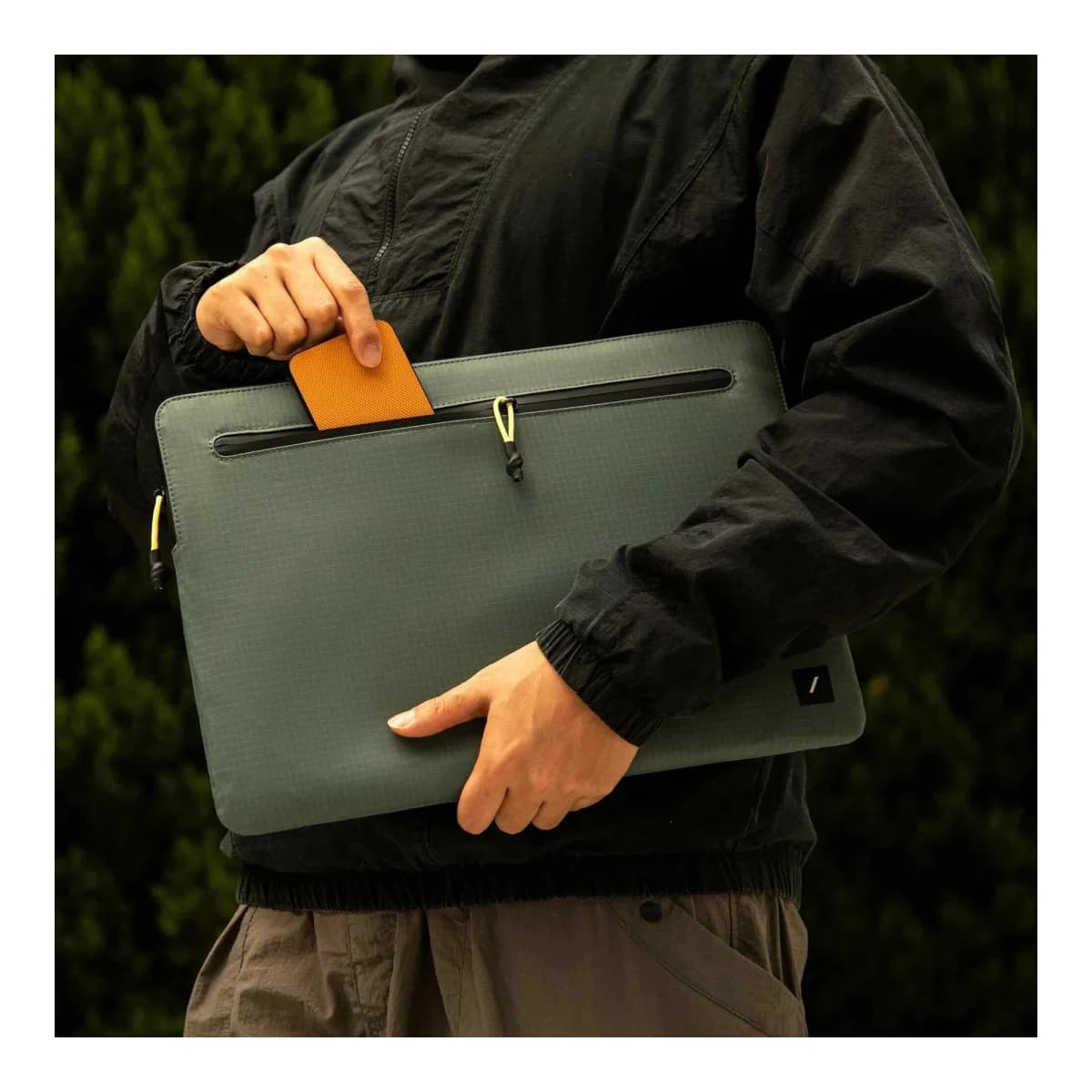 NATIVE UNION Futrola Ultralight Sleeve, za MacBook 16-inča, Slate Green