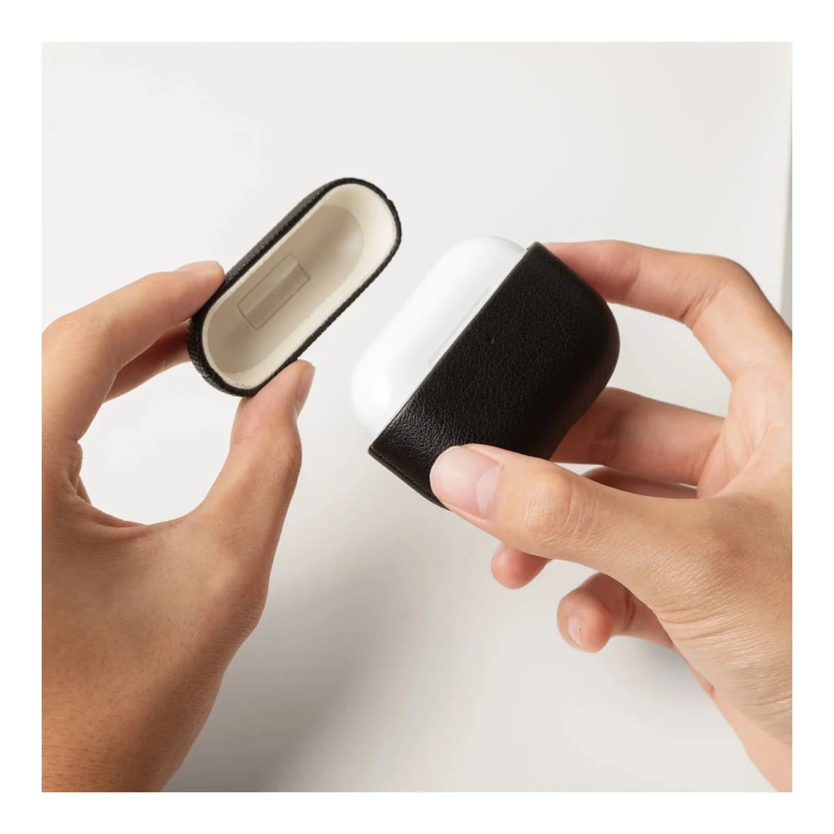 NATIVE UNION Futrola (Re)Classic AirPods Pro 3, Crna