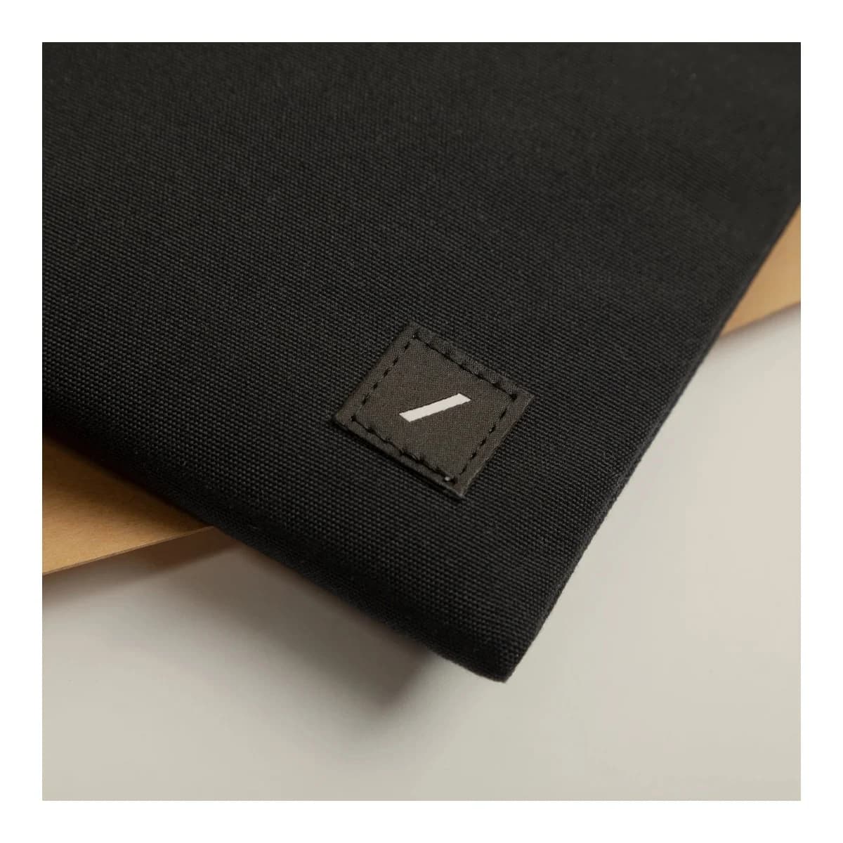 NATIVE UNION Futrola Stow Lite, za MacBook 16", crna