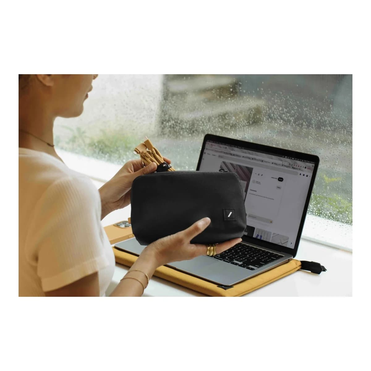 NATIVE UNION Organizator WFA Stow Lite, Crna