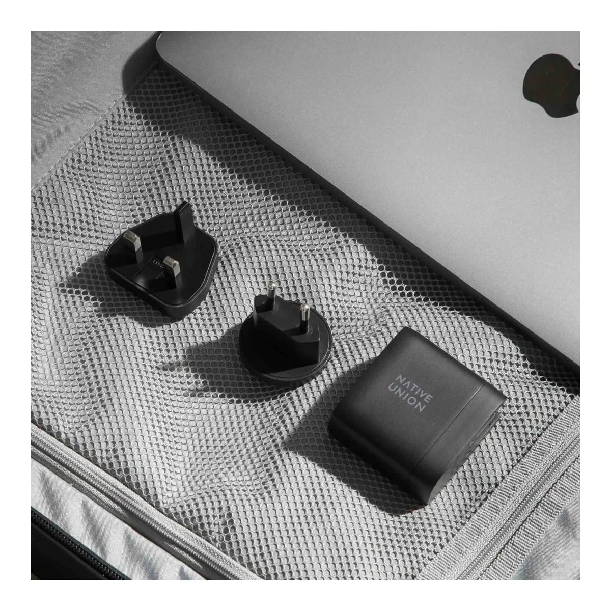 NATIVE UNION Punjač Fast GaN Charger, PD 67W, 2C1A, međunarodni, crni