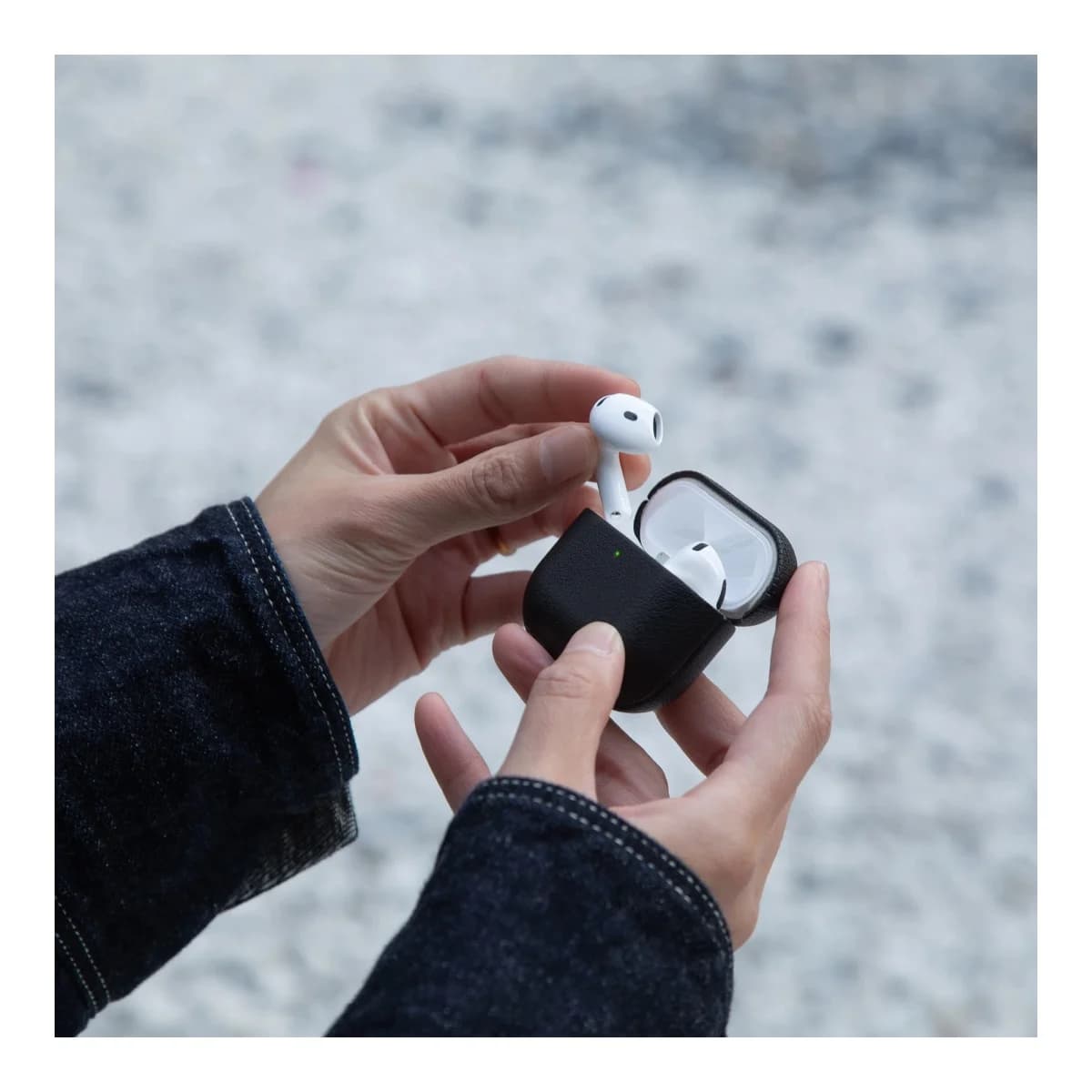 NATIVE UNION Futrola (Re)Classic, AirPods 4, Crna