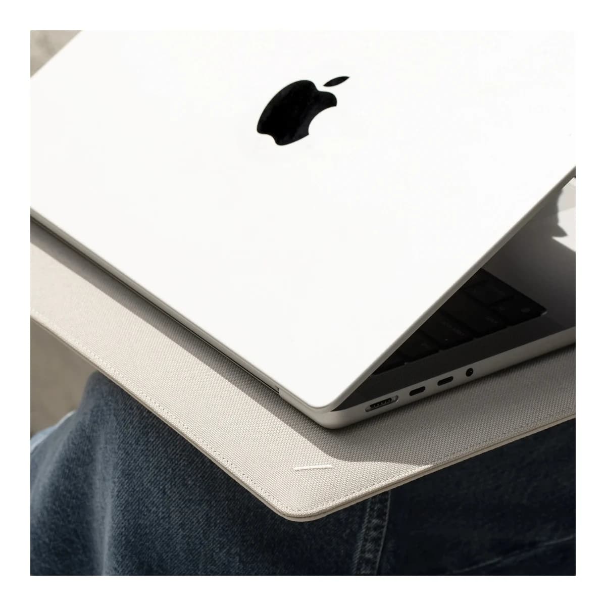 NATIVE UNION Futrola Stow Slim Sleeve, MacBook 15/16", Sandstone
