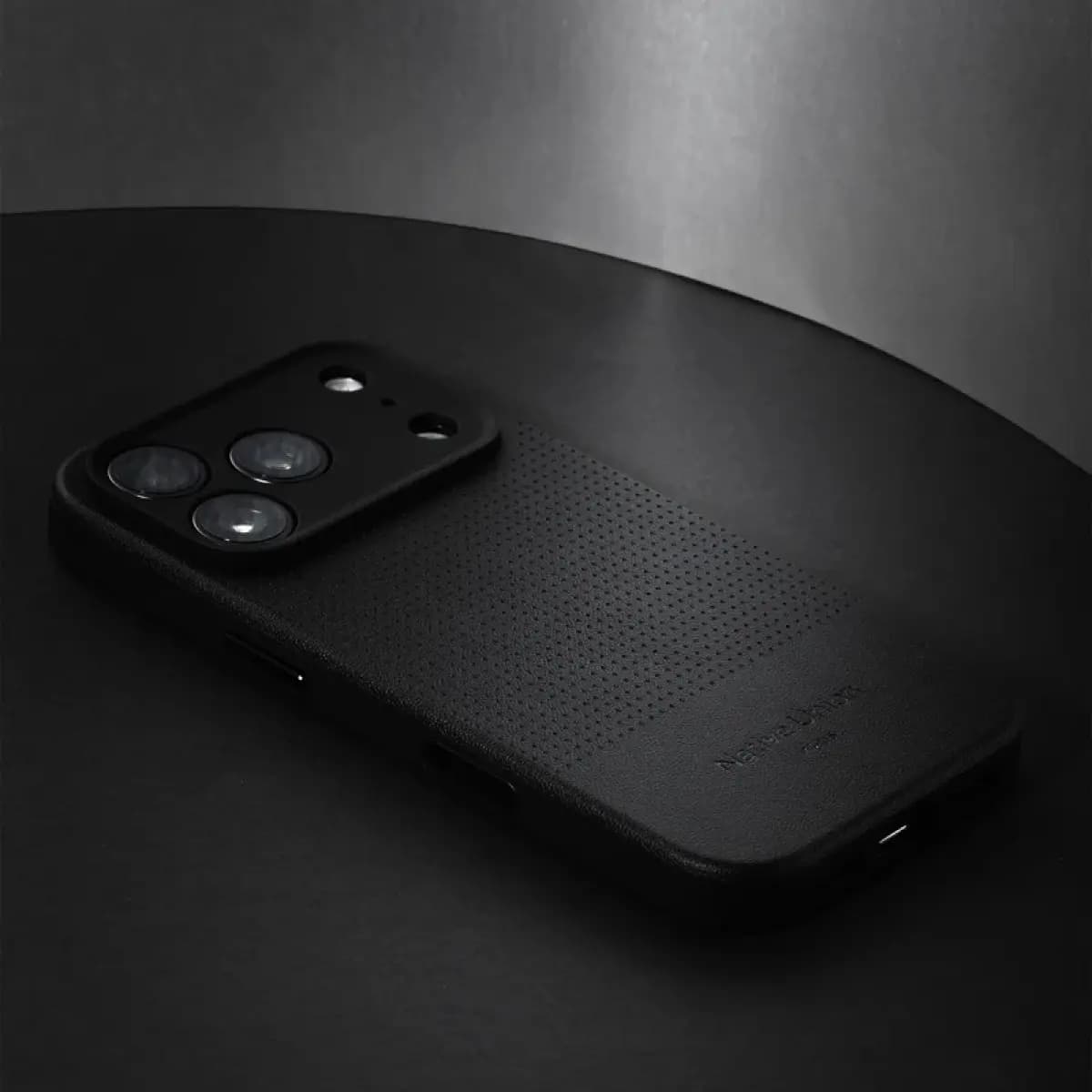 NATIVE UNION Maska Active Case za iPhone 18 Pro, crna