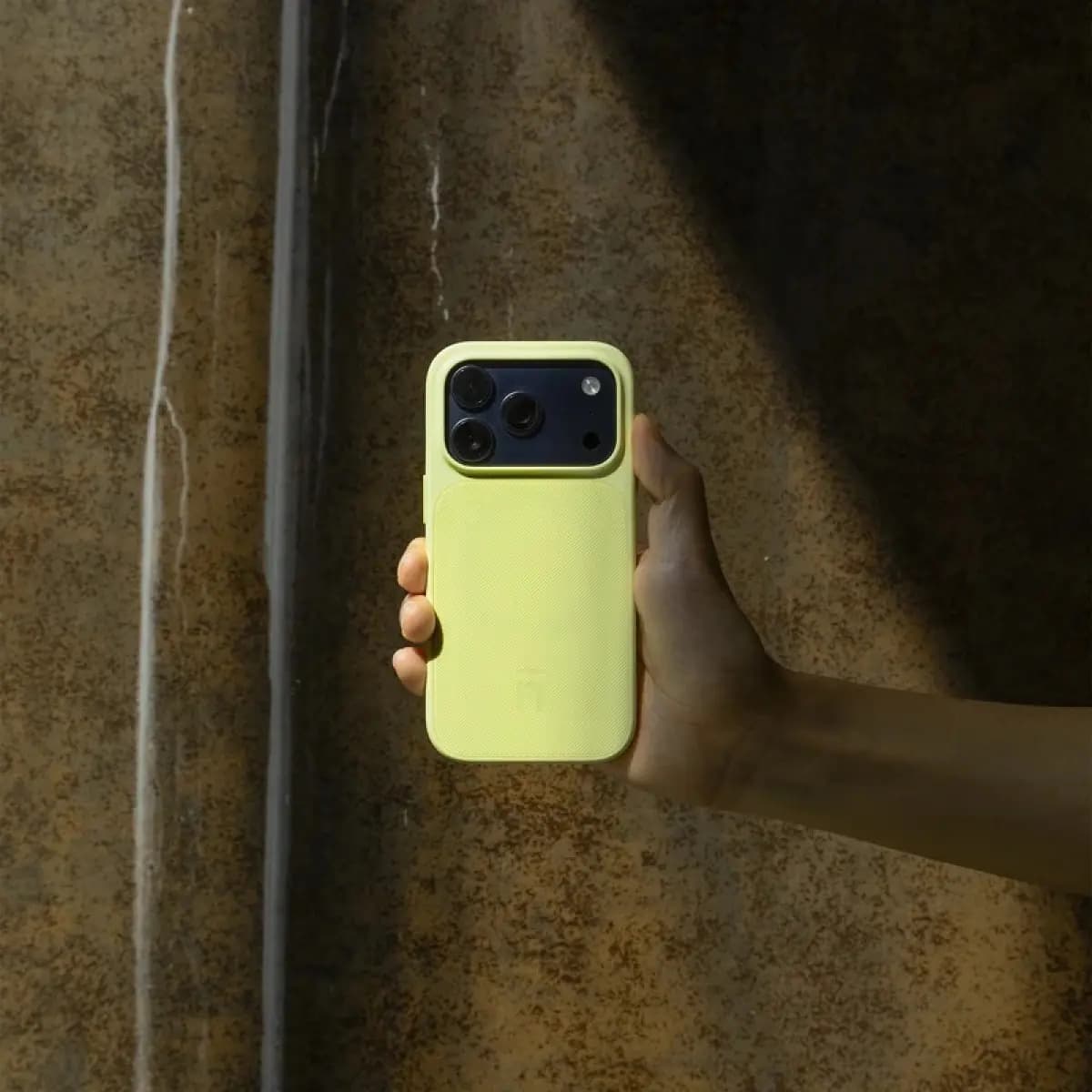 NATIVE UNION Futrola Neo za iPhone 18 Pro Max, Lemon, zaštitna maska