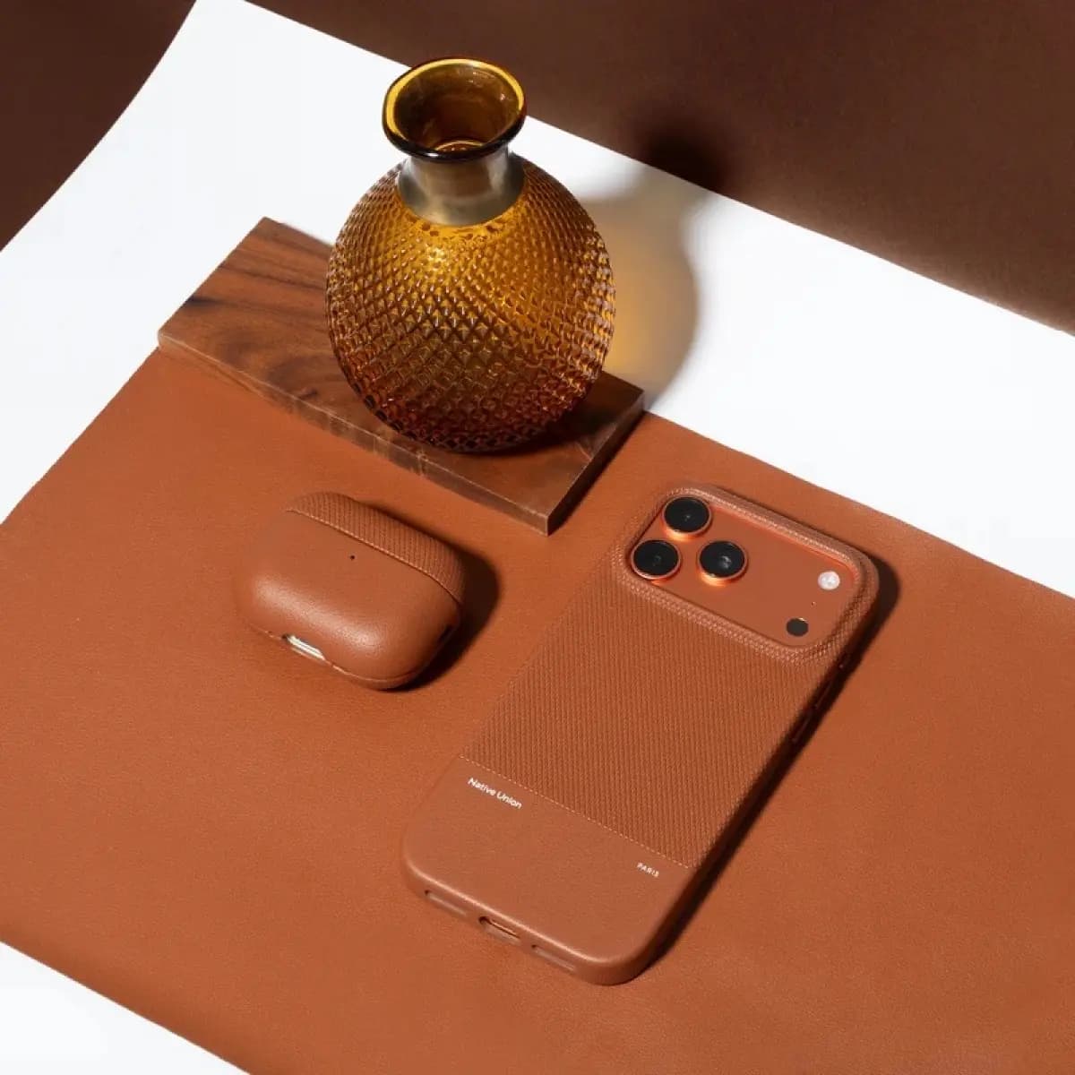 NATIVE UNION Maskica (Re)Classic za iPhone 18 Pro Max, Tan