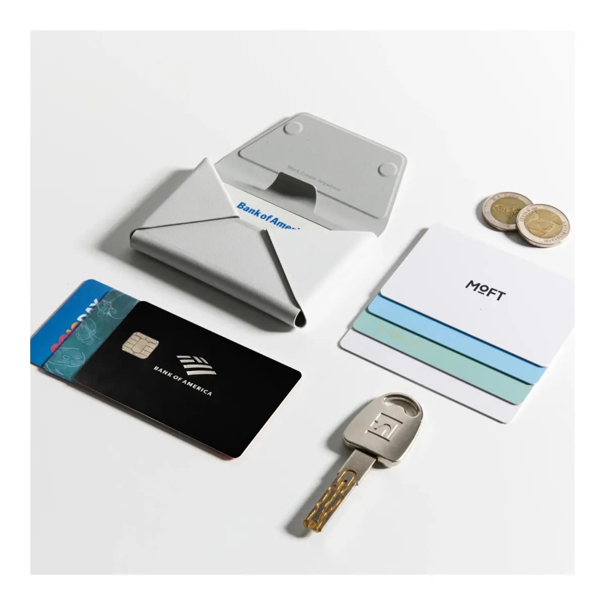 MOFT Trackable Field Wallet (8 cards) & Stand - Misty Cove