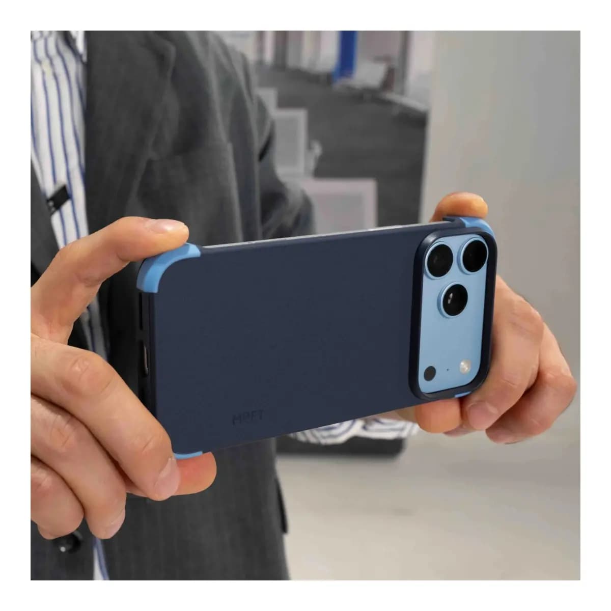 MOFT Color-blocking Snap Phone Case for iPhone 18 Pro Max - Navy Blue + Faded Jeans